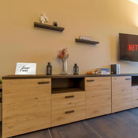 Modern & Bright 2 Bedroom Flat 50M From M4 Stop Milaan Buitenkant foto