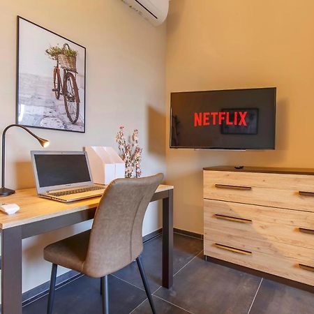Modern & Bright 2 Bedroom Flat 50M From M4 Stop Milaan Buitenkant foto