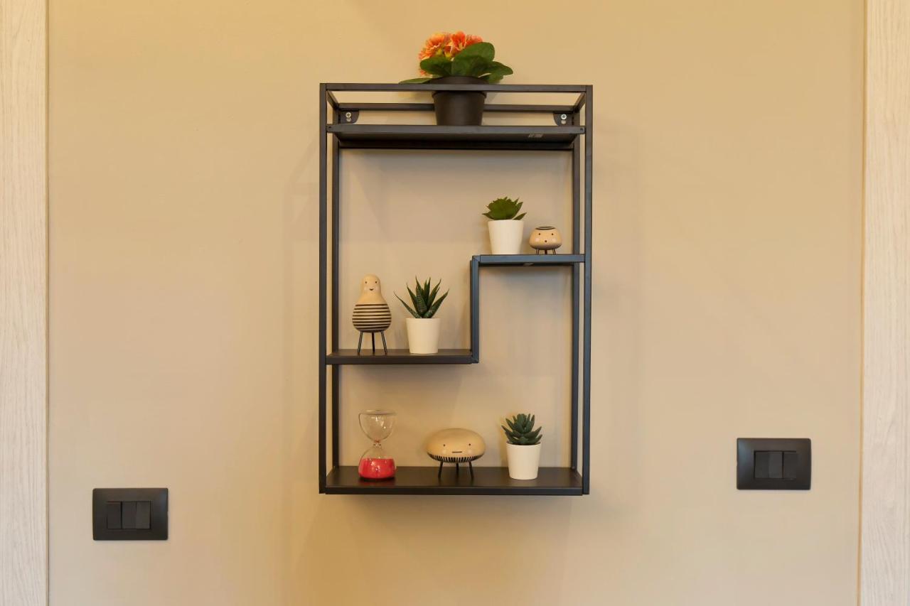 Modern & Bright 2 Bedroom Flat 50M From M4 Stop Milaan Buitenkant foto