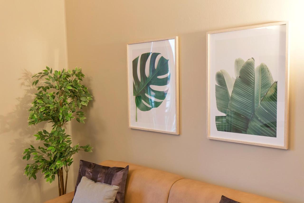 Modern & Bright 2 Bedroom Flat 50M From M4 Stop Milaan Buitenkant foto
