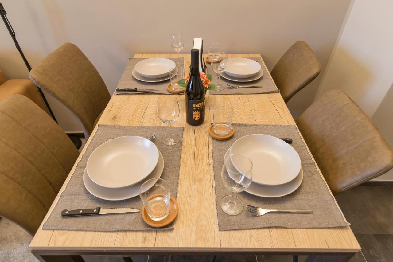 Modern & Bright 2 Bedroom Flat 50M From M4 Stop Milaan Buitenkant foto